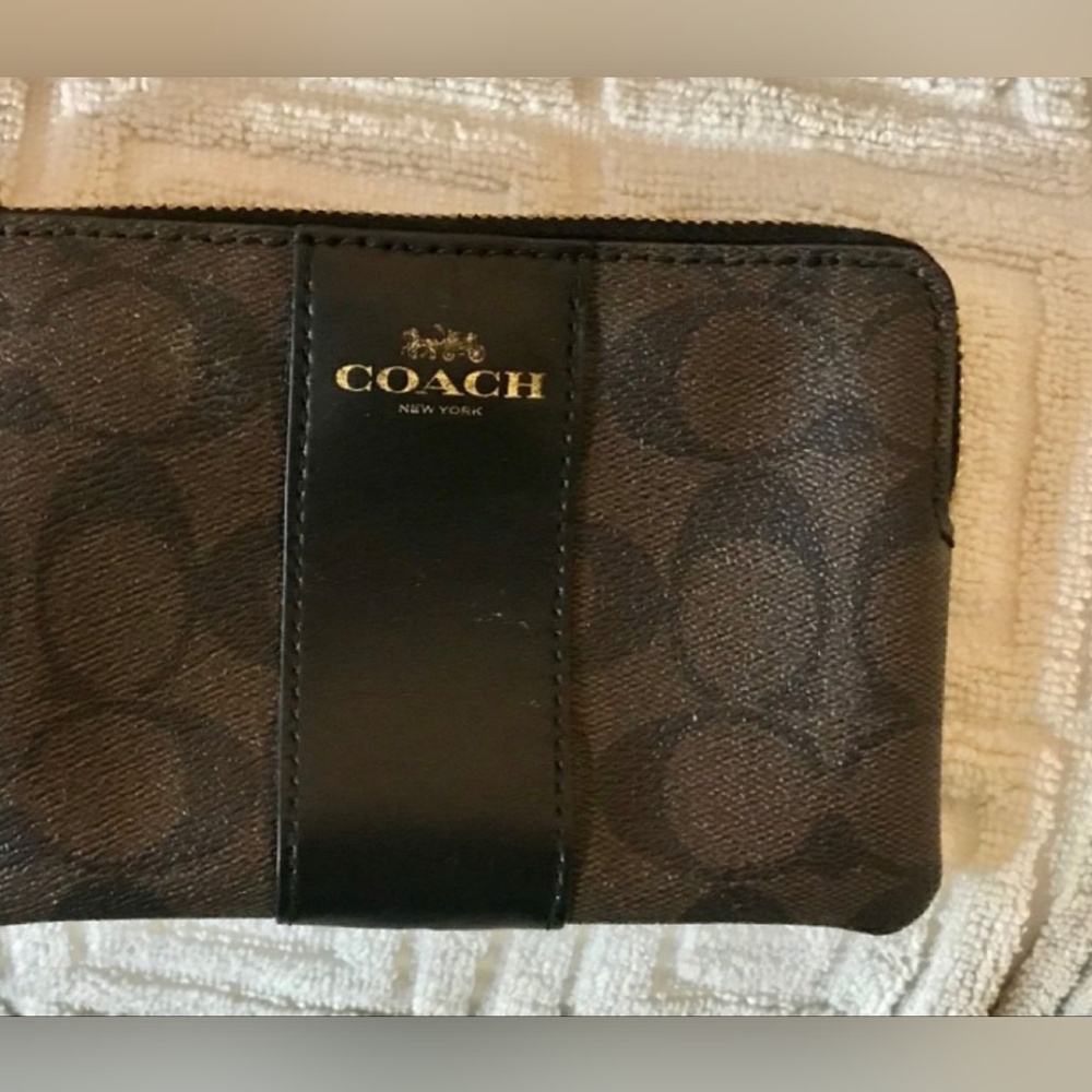 Coach signature corner zip wristlet
